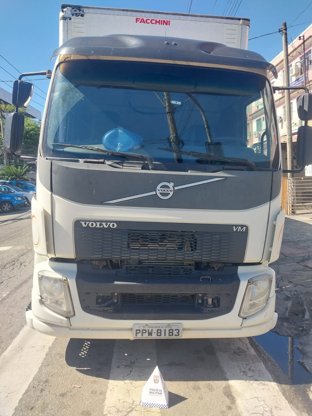 PMs do 41º BPM recuperam caminhão com carga de ovos roubados  